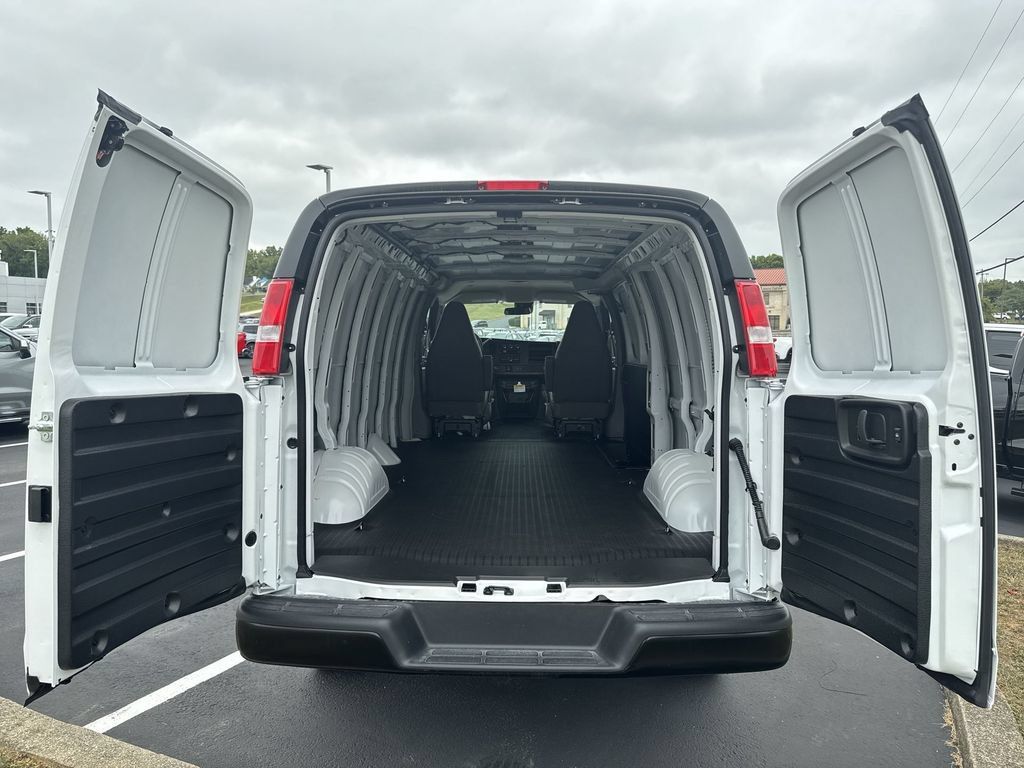 New 2025 GMC Savana 3500 Extended RWD image 27
