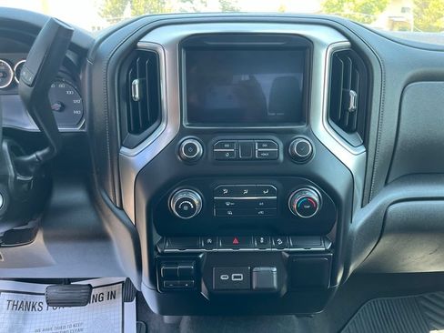 Used 2019 Chevrolet Silverado 1500 LT w/ Z71 Off-Road Package AWD/4WD image 17