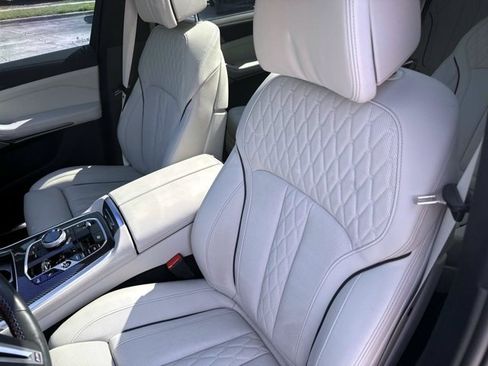 Used 2025 BMW X7 M60i AWD/4WD image 22