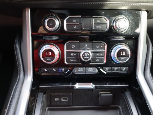 Used 2022 GMC Yukon Denali w/ Denali Ultimate Package AWD/4WD image 31