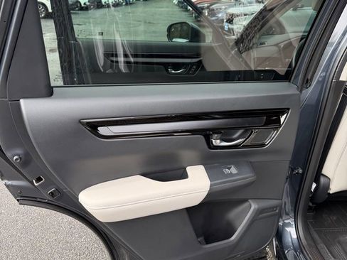 Used 2025 Honda CR-V EX-L image 12