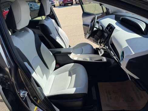 Used 2017 Toyota Prius Four w/ Premium Convenience Package image 25