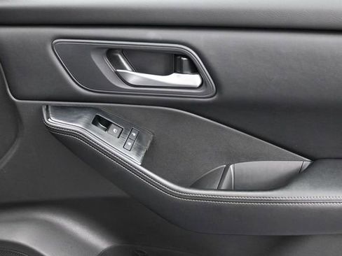 Used 2025 Nissan Rogue SV FWD image 29