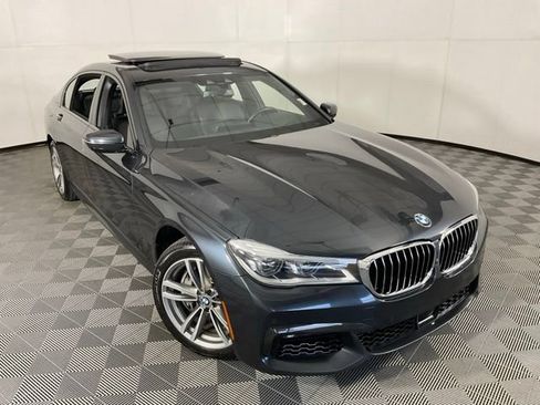 Used 2018 BMW 750i xDrive w/ Autobahn Package AWD/4WD image 46