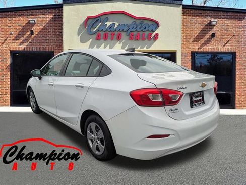 Used 2018 Chevrolet Cruze LS FWD image 7