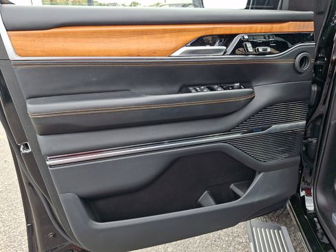 Used 2024 Jeep Grand Wagoneer Series III w/ Rear Seat Video Group 1 AWD/4WD image 23