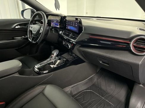 Certified 2025 Chevrolet Trax RS w/ Sunroof Package FWD image 29