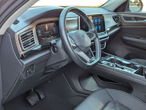 Used 2025 Volkswagen Atlas SE FWD image 13