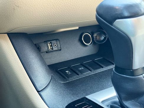 Used 2016 Toyota Highlander XLE image 30