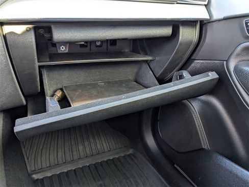 Used 2018 Volvo XC90 T6 Momentum w/ Convenience Package image 26