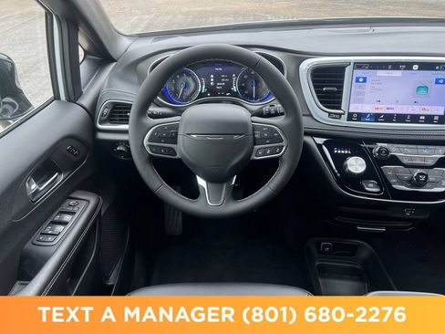 New 2027 Chrysler Pacifica Select AWD/4WD image 13