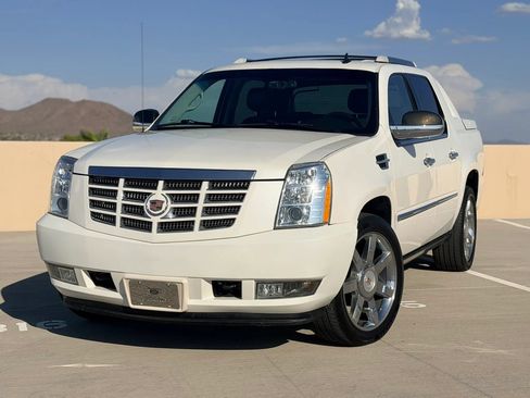 Used 2013 Cadillac Escalade EXT Premium AWD/4WD image 5