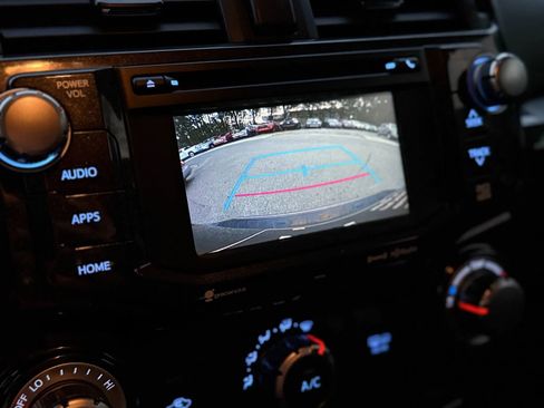 Used 2018 Toyota 4Runner TRD Off-Road image 40