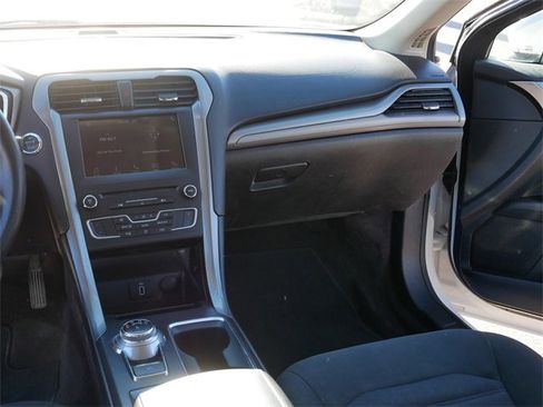 Used 2017 Ford Fusion SE image 22