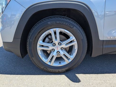 Certified 2023 GMC Terrain SLE FWD image 32