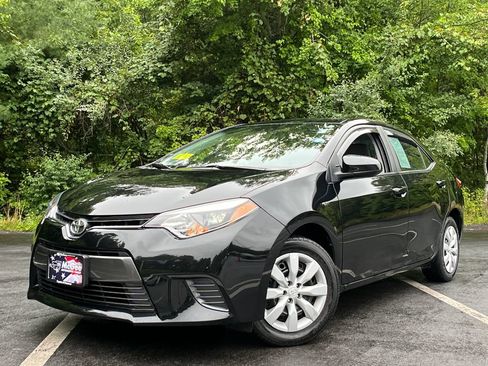 Used 2015 Toyota Corolla LE FWD image 1