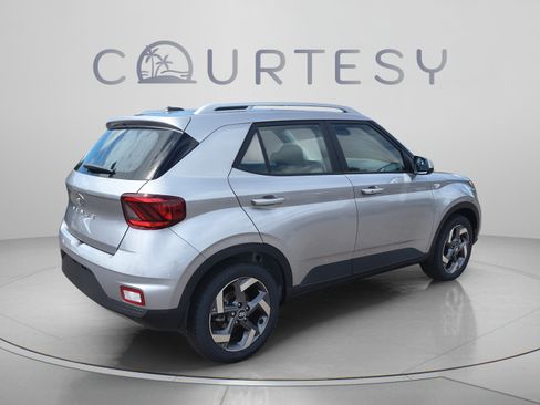 New 2026 Hyundai Venue SEL FWD image 5