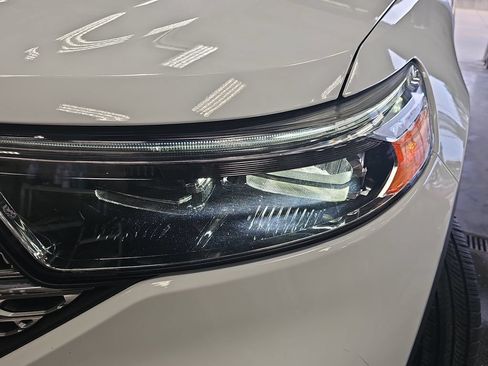 Used 2021 Ford Explorer Limited w/ Equipment Group 301A AWD/4WD image 31