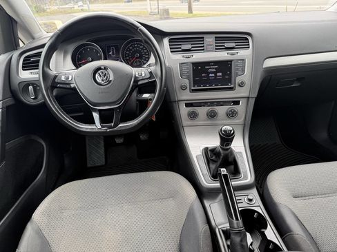 Used 2017 Volkswagen Golf S image 9