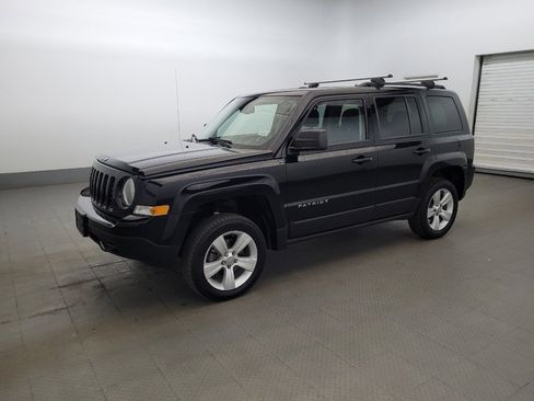 Used 2017 Jeep Patriot Latitude FWD image 2