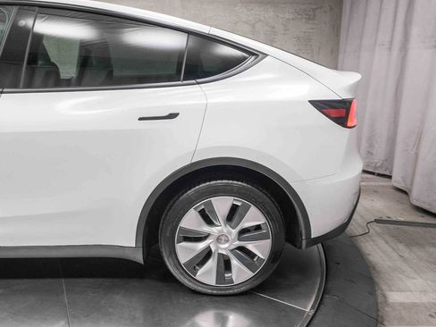 Used 2023 Tesla Model Y AWD image 8