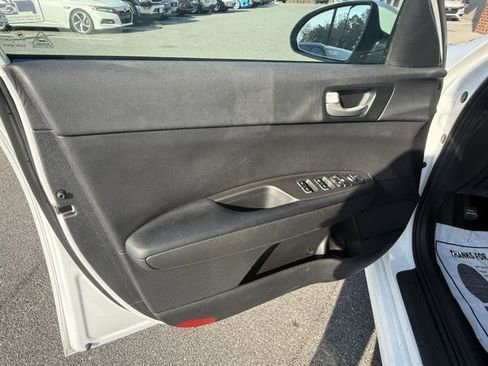 Used 2020 Kia Optima LX image 16