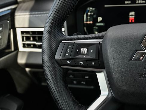 New 2025 Mitsubishi Outlander SEL image 21