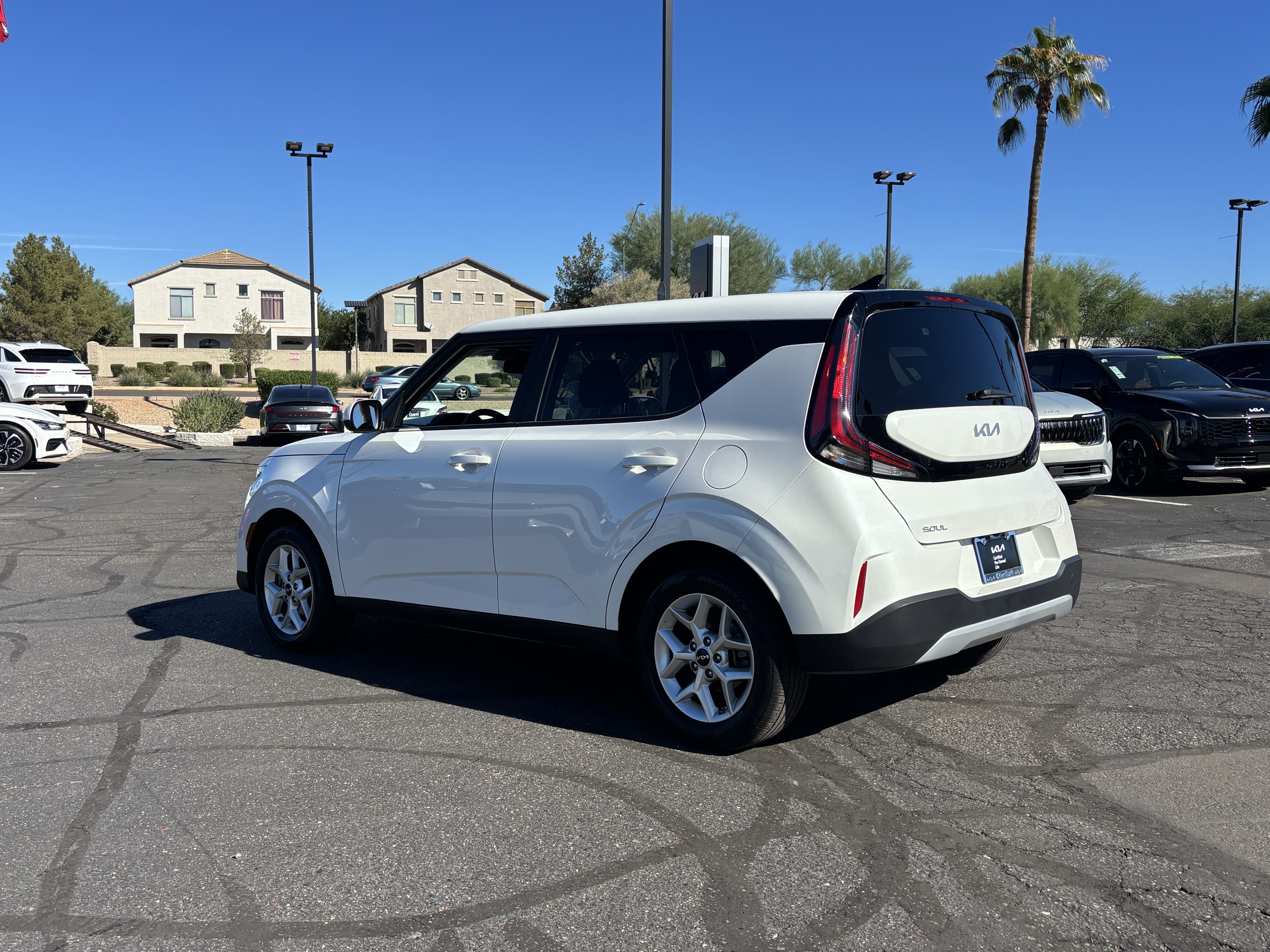 Certified 2025 Kia Soul LX w/ LX Technology Package FWD image 4