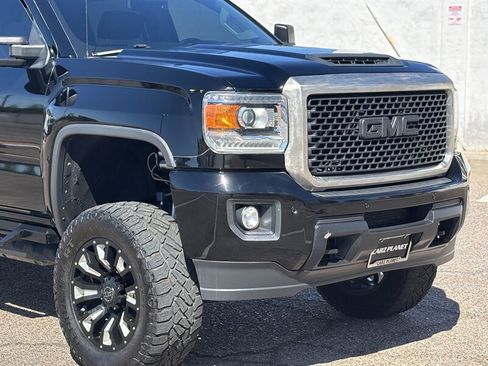 Used 2017 GMC Sierra 2500 Denali w/ Duramax Plus Package AWD/4WD image 11