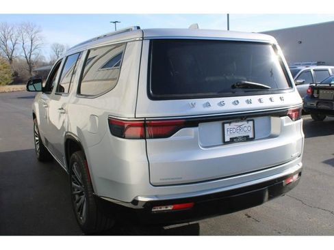 Used 2022 Jeep Wagoneer Series III w/ Premium Group I image 6