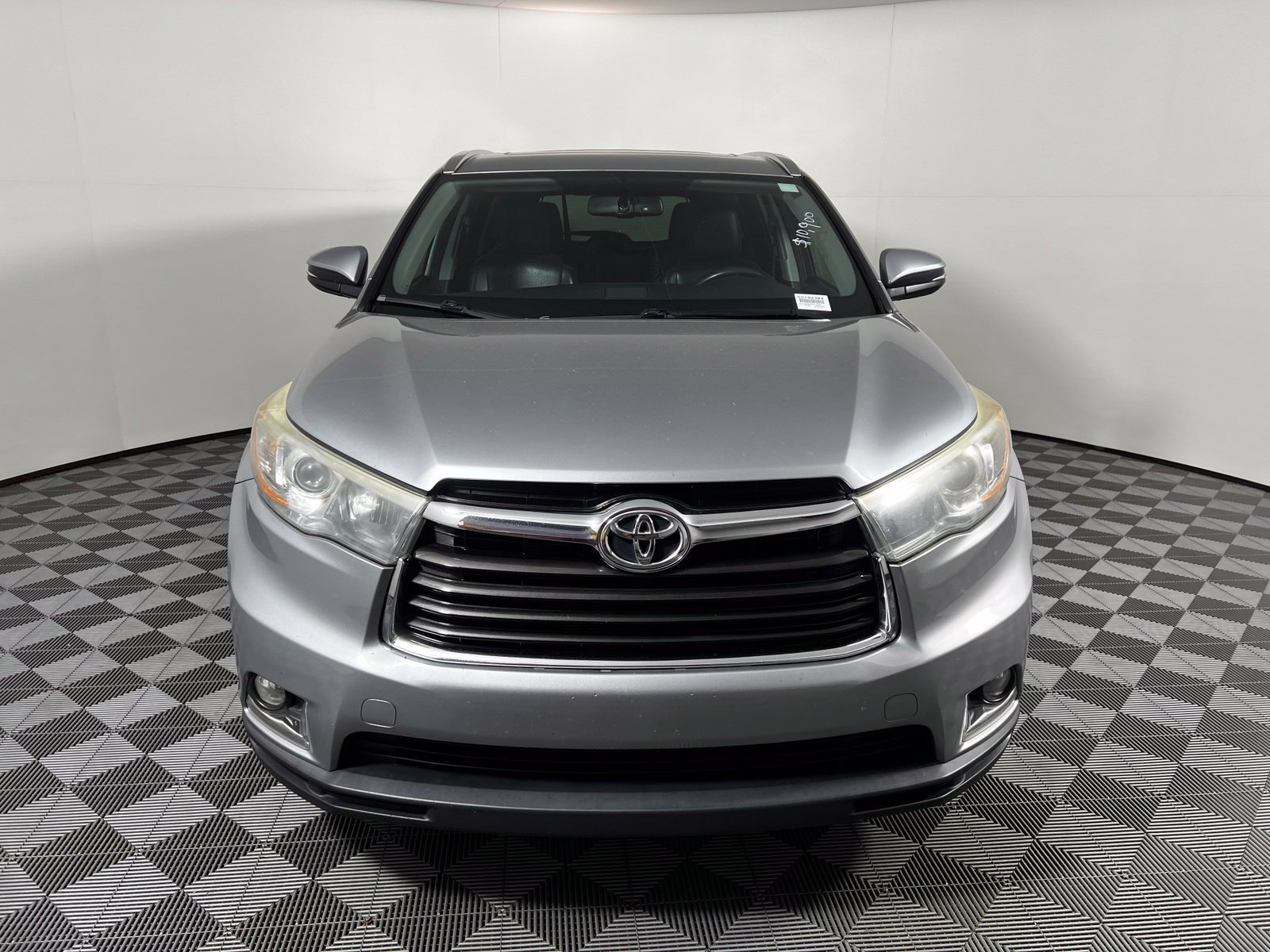 Used 2016 Toyota Highlander Limited w/ Four Season Floor Mat Package FWD image 2