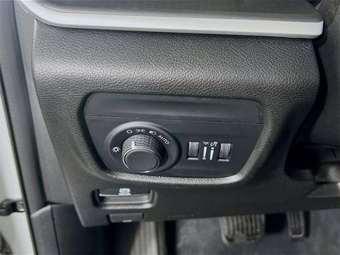 Used 2023 Jeep Grand Cherokee Altitude image 21