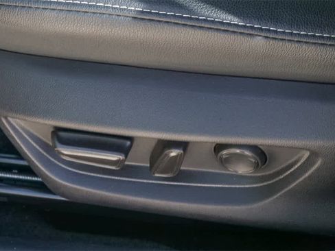 Used 2025 Toyota Camry SE image 18