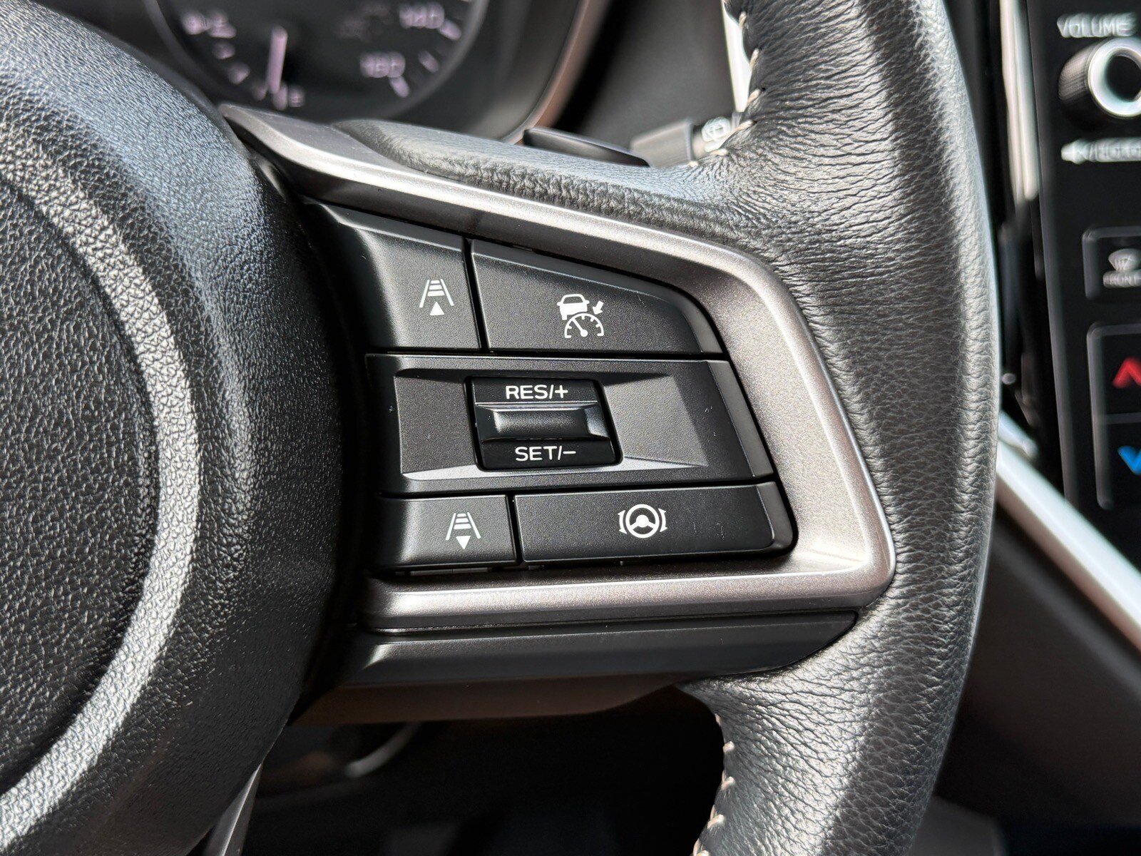 Used 2025 Subaru Ascent Premium AWD/4WD image 16