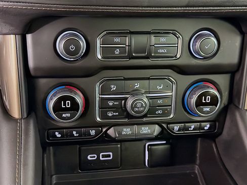 Used 2022 Chevrolet Tahoe High Country AWD/4WD image 17