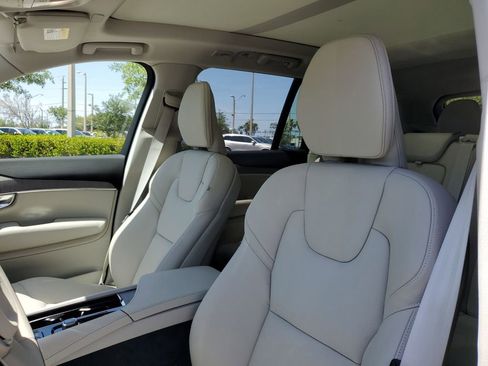 New 2025 Volvo XC90 B5 Plus w/ Protection Package Premier image 9