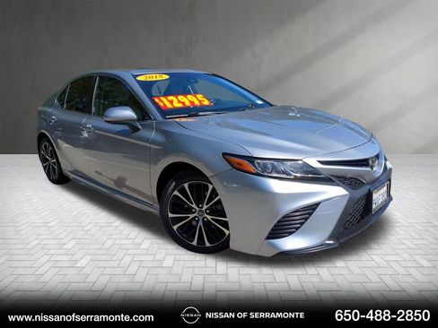 Used 2018 Toyota Camry SE w/ Moonroof Package image 1