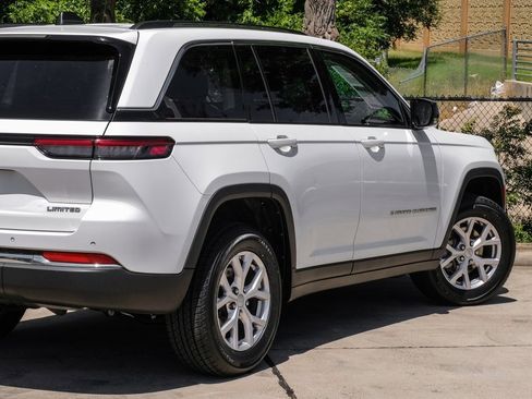 Used 2022 Jeep Grand Cherokee Limited image 17