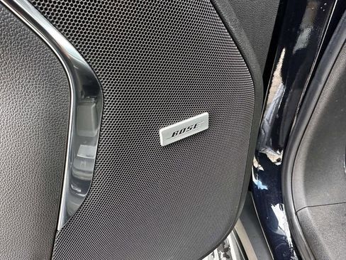 Used 2023 GMC Yukon SLT w/ SLT Premium Package image 21