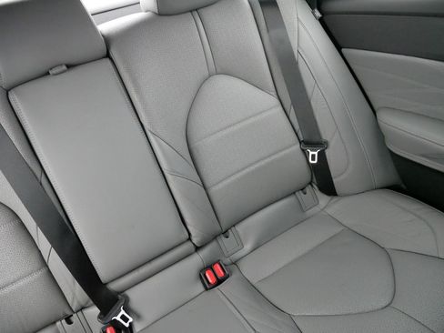 Used 2020 Toyota Avalon Limited image 14