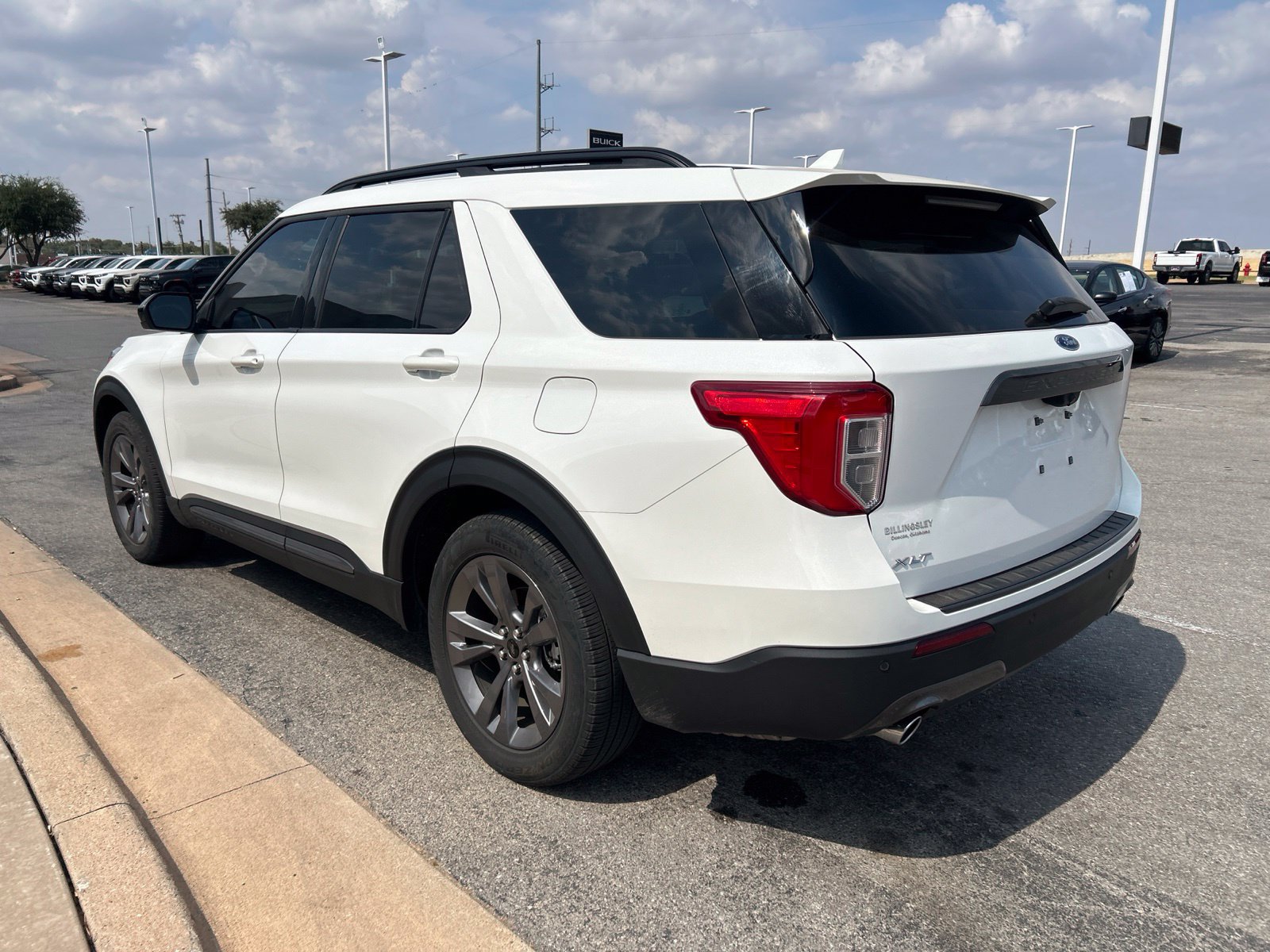 Used 2022 Ford Explorer XLT w/ Equipment Group 202A RWD image 7
