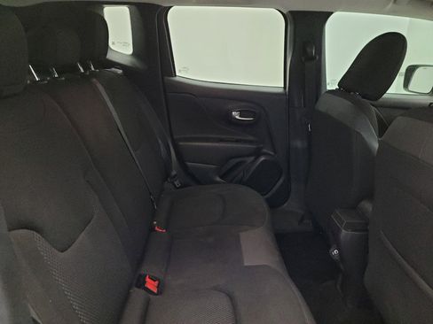 Used 2020 Jeep Renegade Altitude FWD image 19