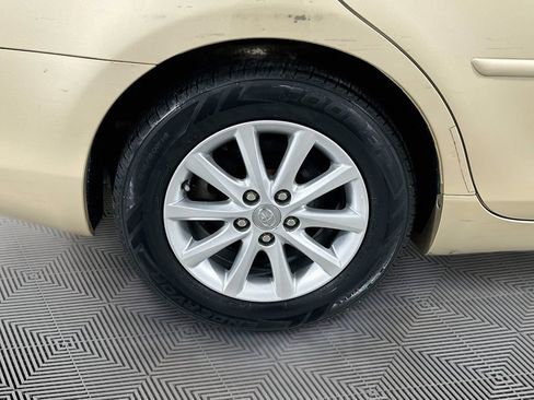 Used 2011 Toyota Camry XLE w/ XLE Extra-Value Pkg #2 FWD image 27