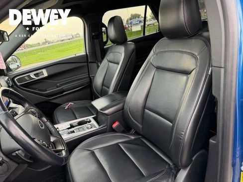 Used 2020 Ford Explorer XLT w/ Equipment Group 202A AWD/4WD image 17