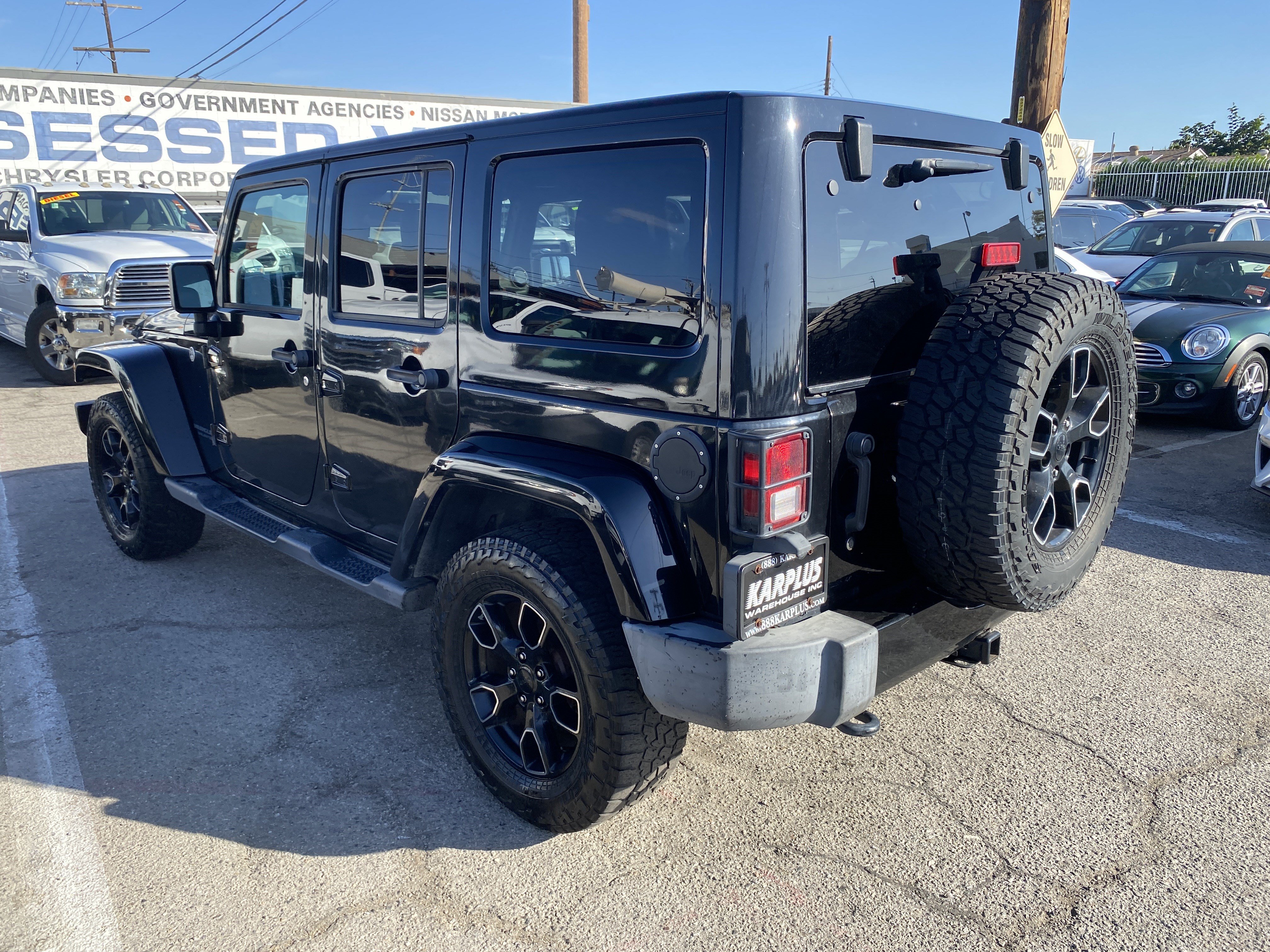 Used 2017 Jeep Wrangler Unlimited Sahara AWD/4WD image 7