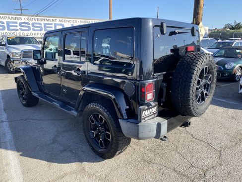 Used 2017 Jeep Wrangler Unlimited Sahara AWD/4WD image 7