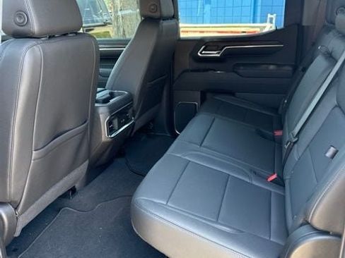 Used 2025 GMC Sierra 1500 SLT RWD image 8