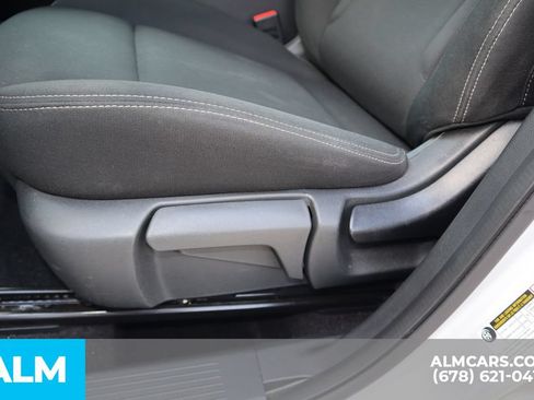 Used 2024 Nissan Rogue S FWD image 12