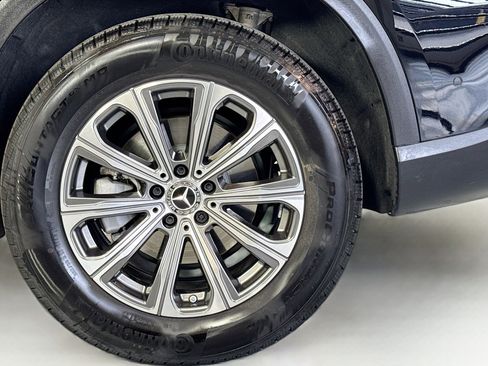 Used 2025 Mercedes-Benz GLC 300 4MATIC image 29
