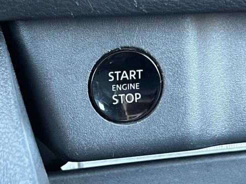 Used 2024 Nissan Rogue SV FWD image 28